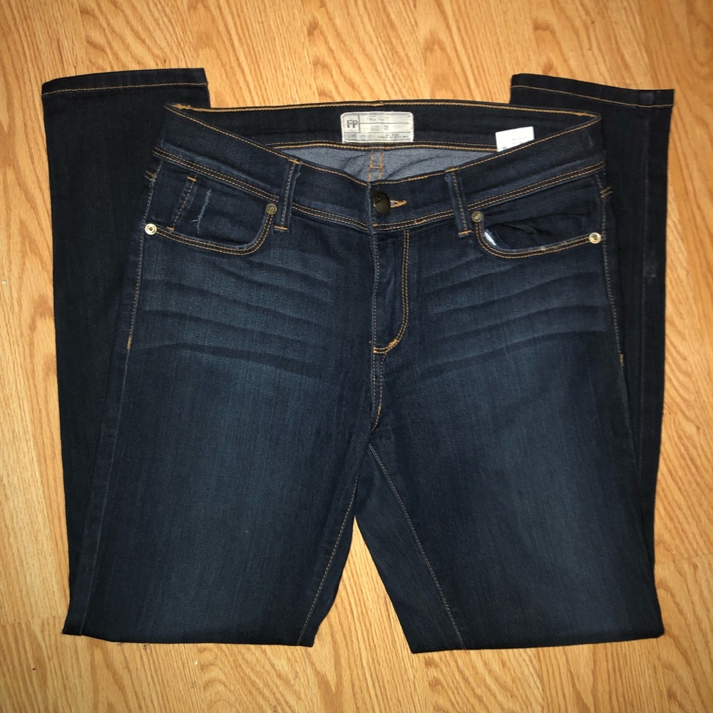 🕊Free People mid rise jeans Sz 28🕊 Dark wash